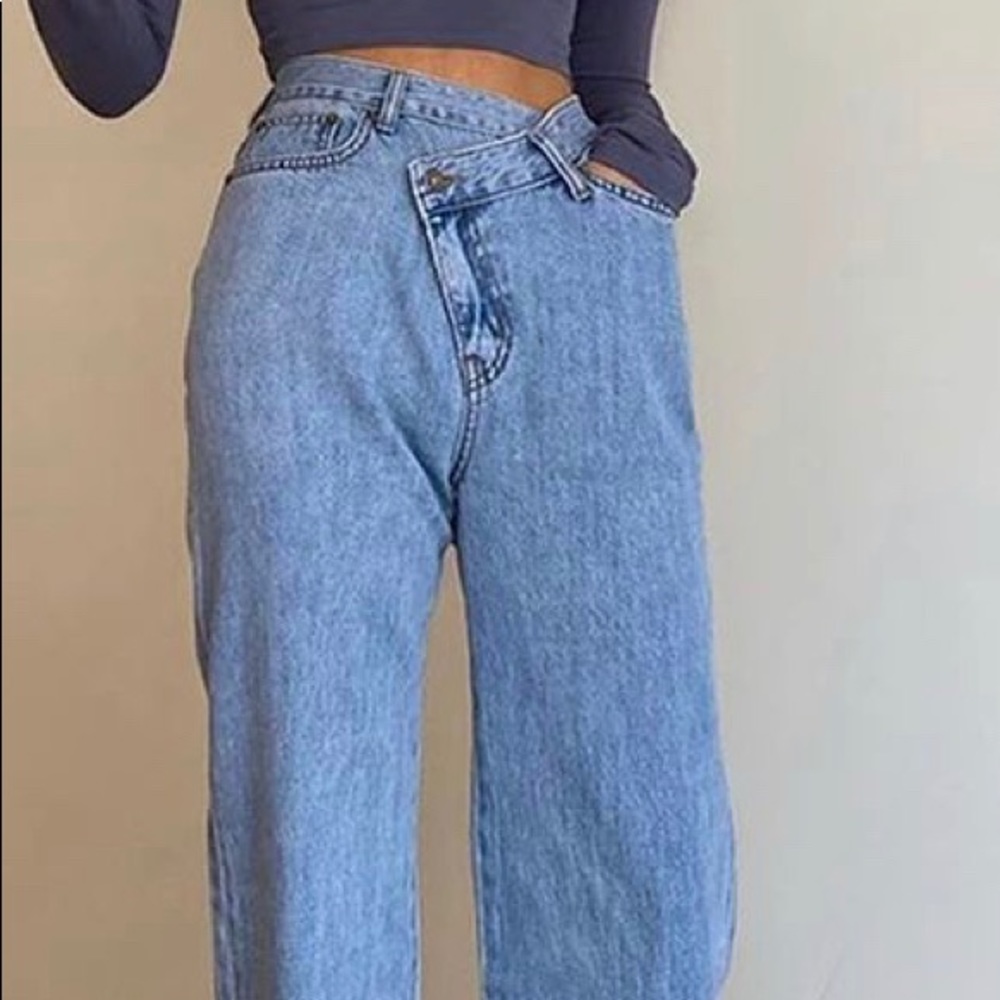 Light wash denim jeans with irregular button NWT